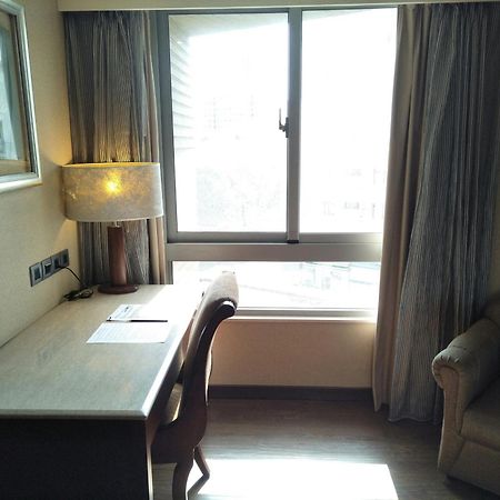 Taichung Charming City Hotel Bagian luar foto