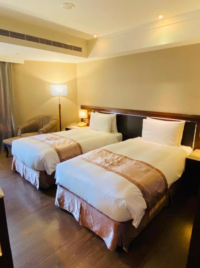 Taichung Charming City Hotel Bagian luar foto