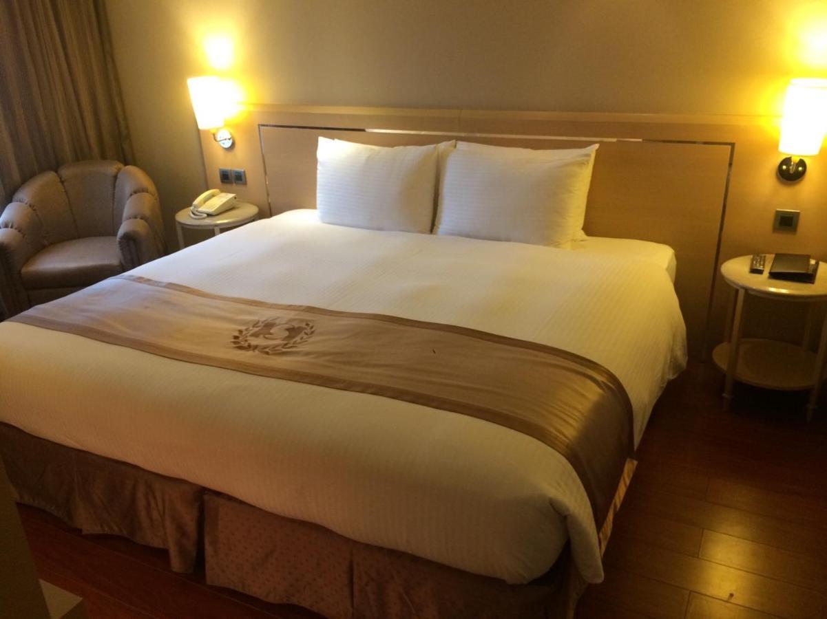 Taichung Charming City Hotel Bagian luar foto