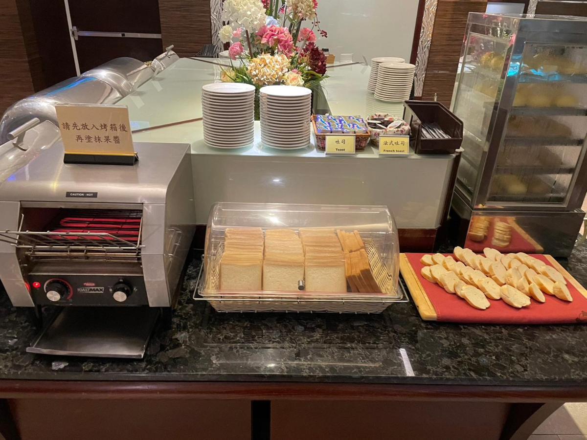 Taichung Charming City Hotel Bagian luar foto