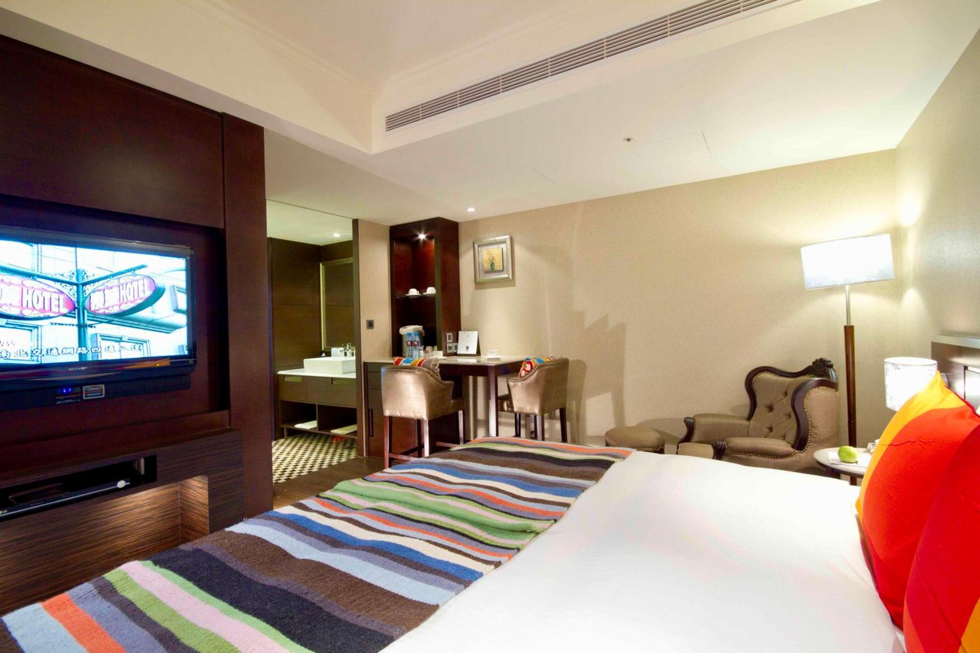 Taichung Charming City Hotel Bagian luar foto