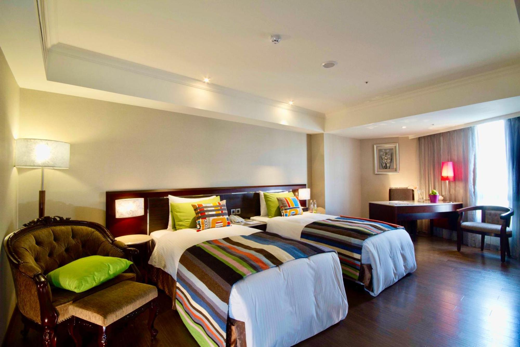 Taichung Charming City Hotel Bagian luar foto