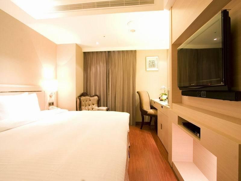 Taichung Charming City Hotel Bagian luar foto