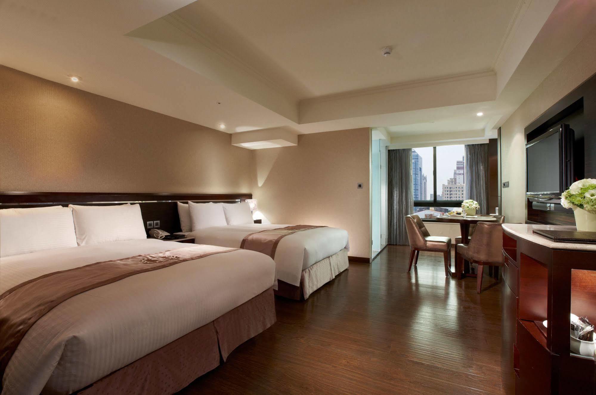 Taichung Charming City Hotel Bagian luar foto