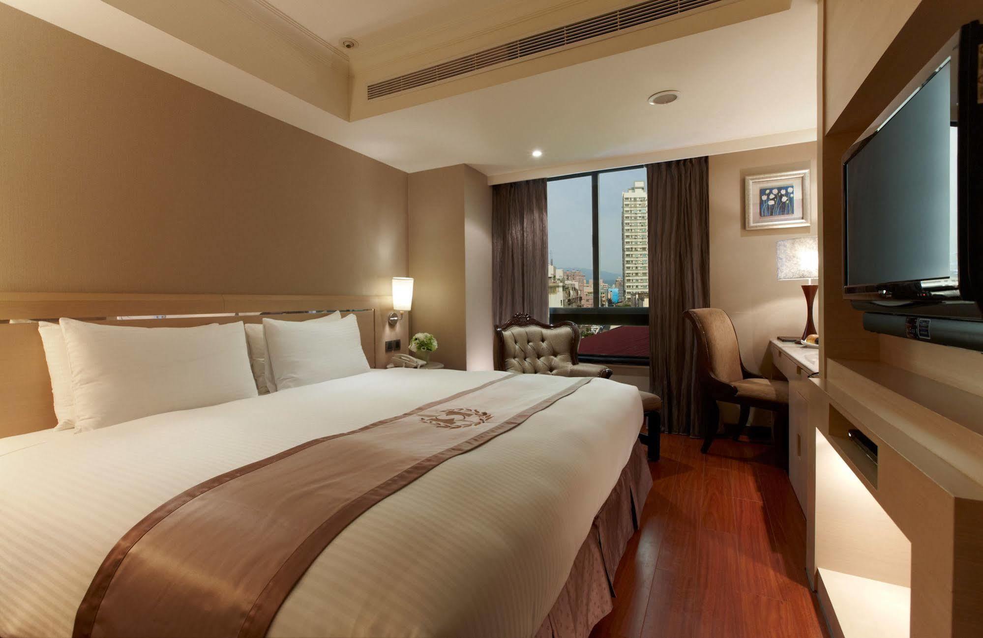 Taichung Charming City Hotel Bagian luar foto