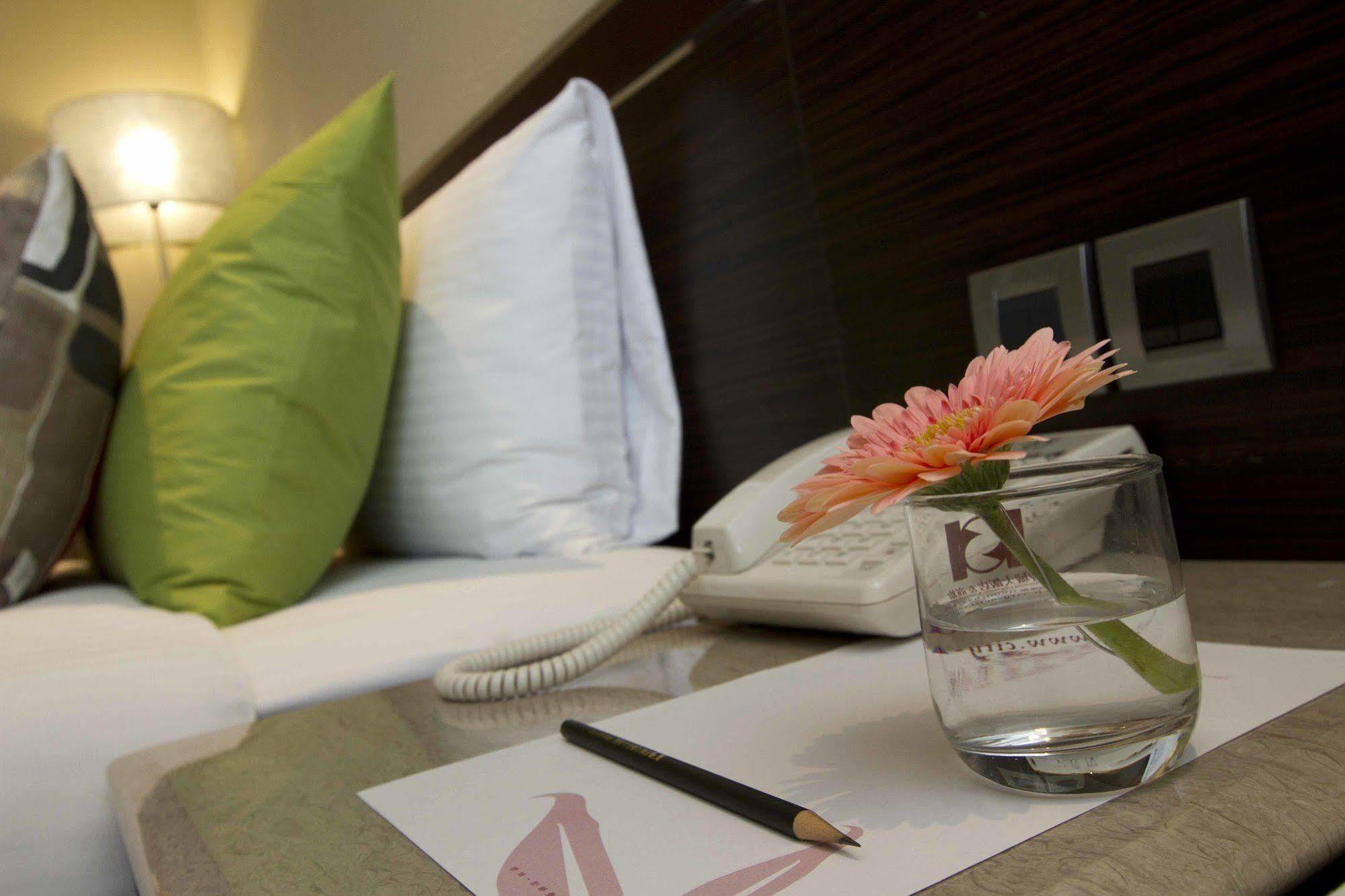 Taichung Charming City Hotel Bagian luar foto