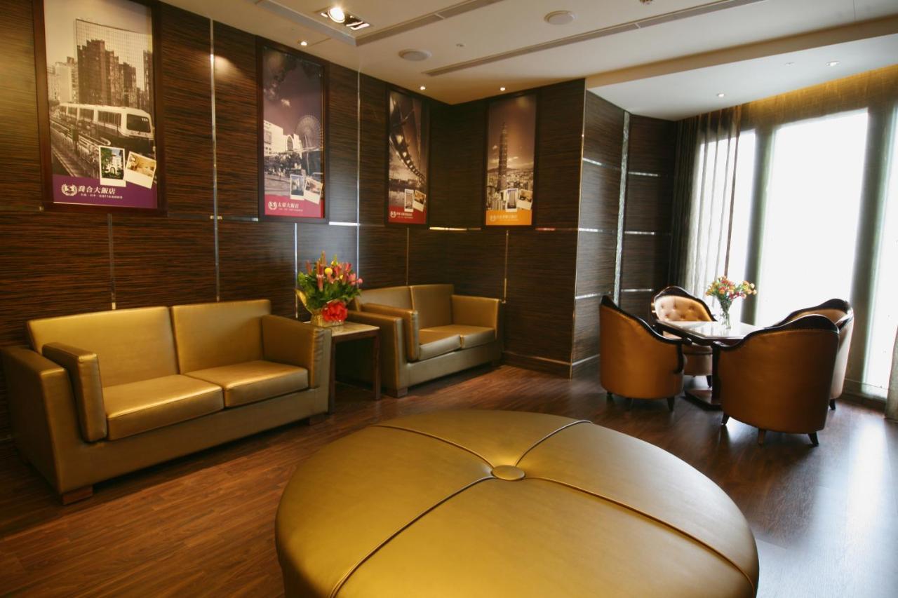 Taichung Charming City Hotel Bagian luar foto