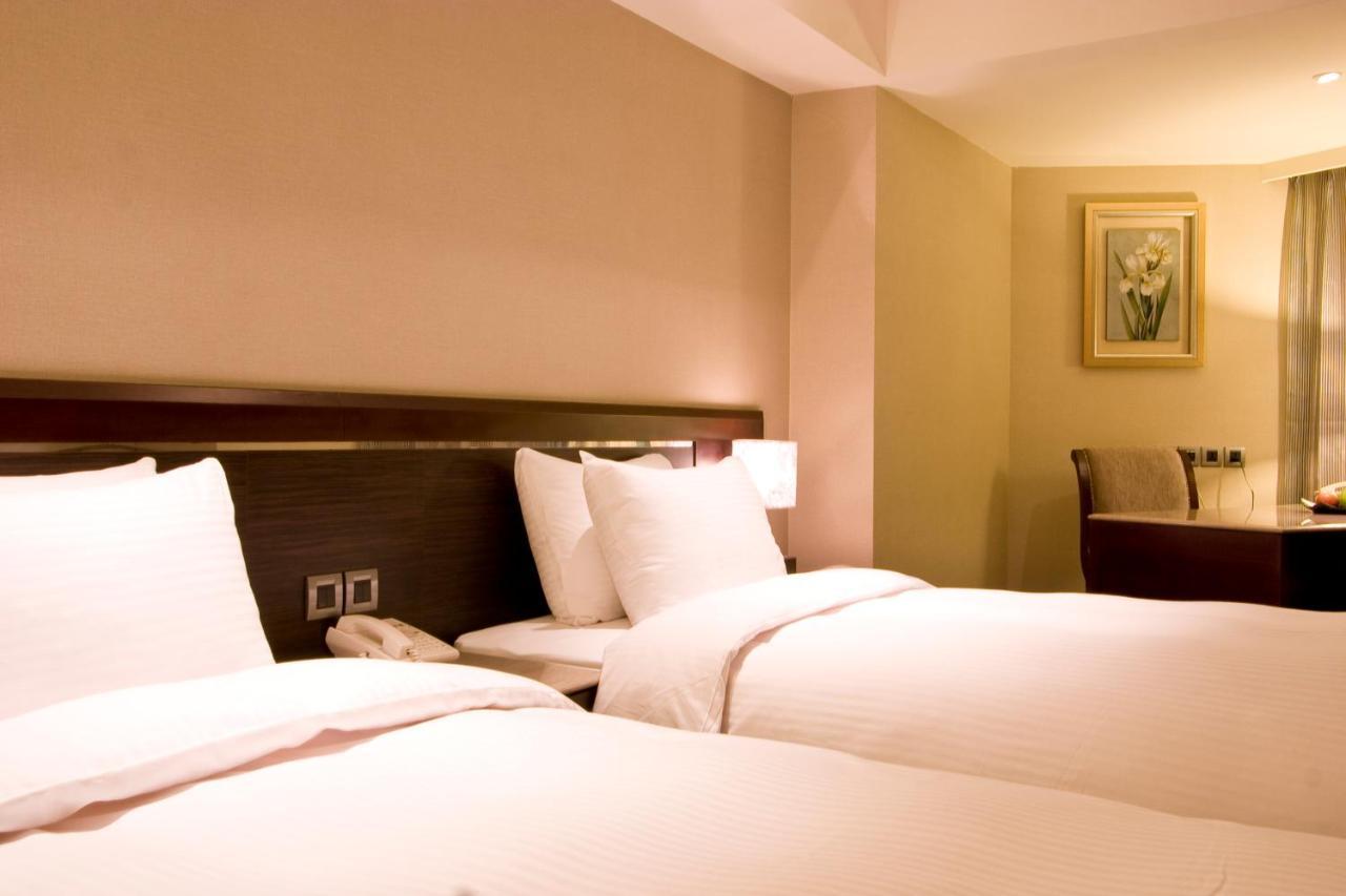 Taichung Charming City Hotel Bagian luar foto