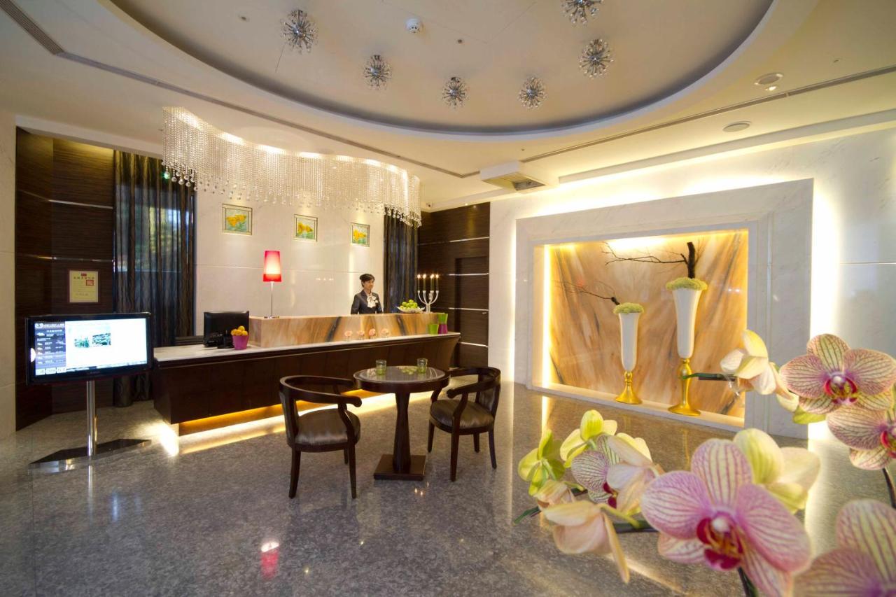 Taichung Charming City Hotel Bagian luar foto