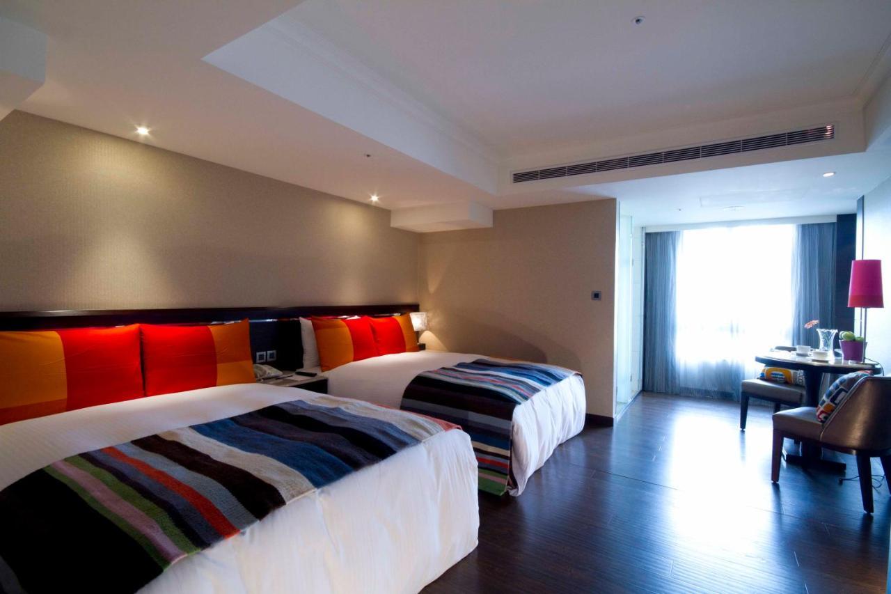 Taichung Charming City Hotel Bagian luar foto