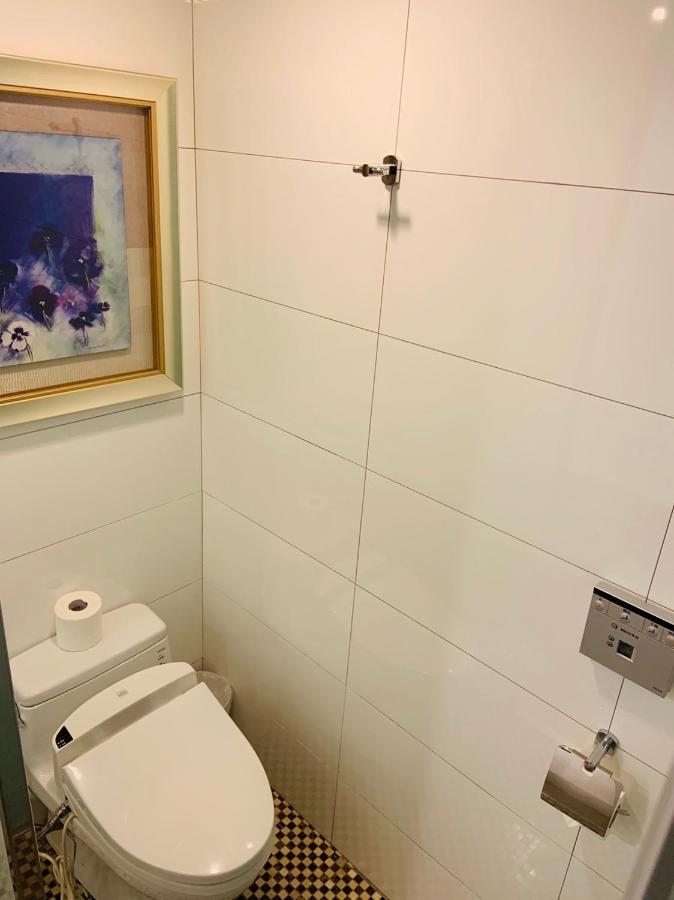 Taichung Charming City Hotel Bagian luar foto